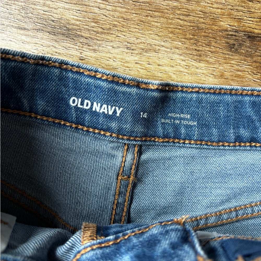 Old Navy High Rise Built In Tough Jean Shorts - Picture 3 of 3